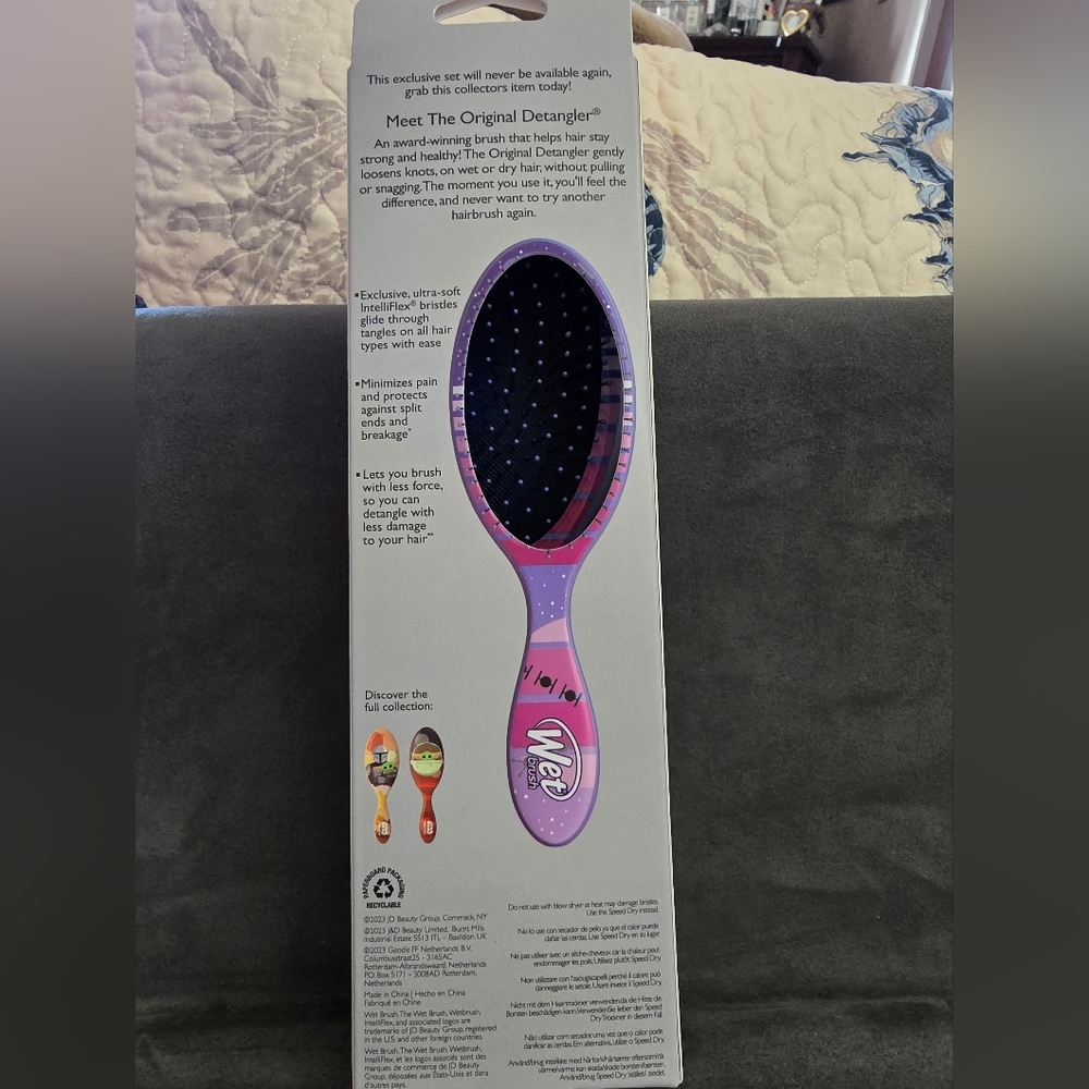 NEW IN BOX MANDALORIAN Star Wars WET BRUSH Detangler - Picture 3 of 5